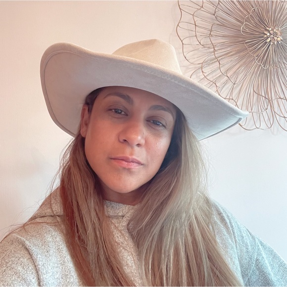 Meet your Posher, Hiniro - Picture 1 of 1